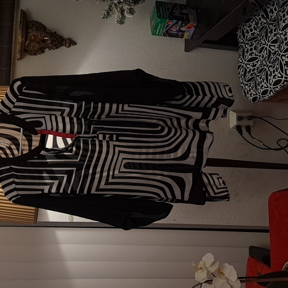 Geometrical design elegant blouse